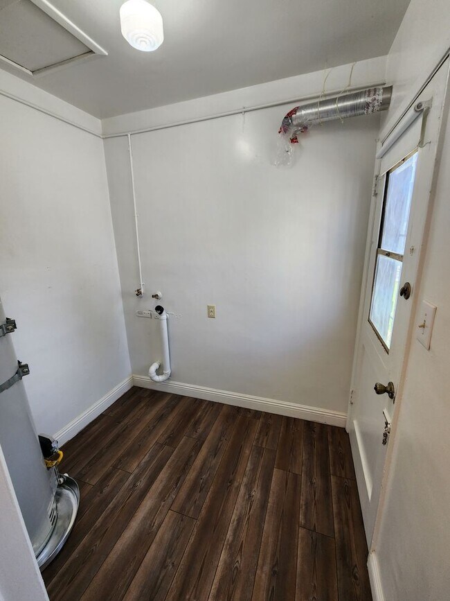 Building Photo - Pershing Duplex