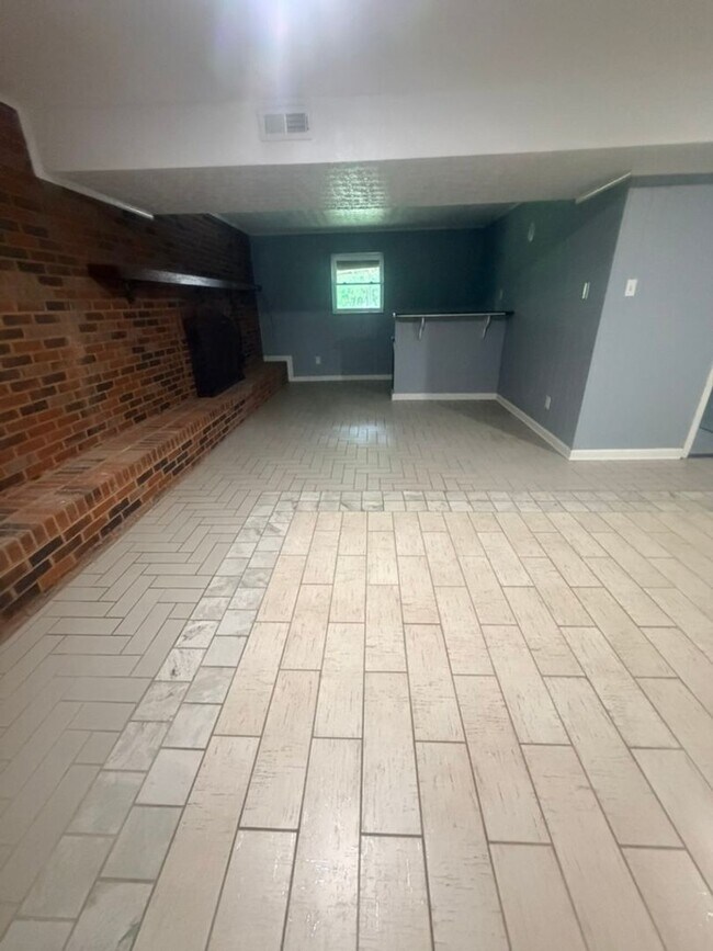 Building Photo - Spacious Maryville City Rental with Finished Basement & Lawn Care Included!