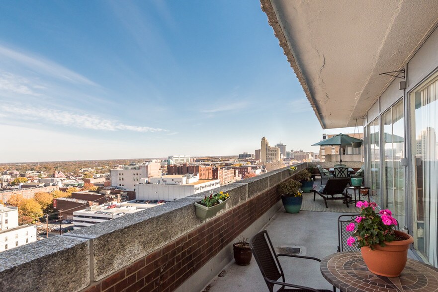 The Berkshire 300 W Franklin St Richmond VA 23220 Apartment Finder