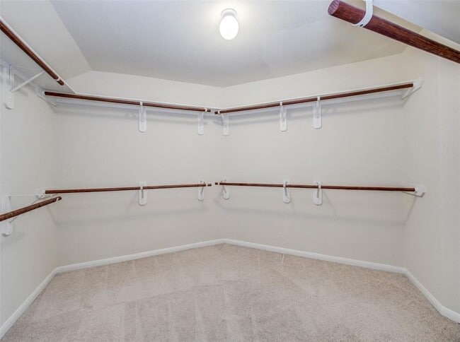 Building Photo - 20202 Stonebridge Terrace Dr