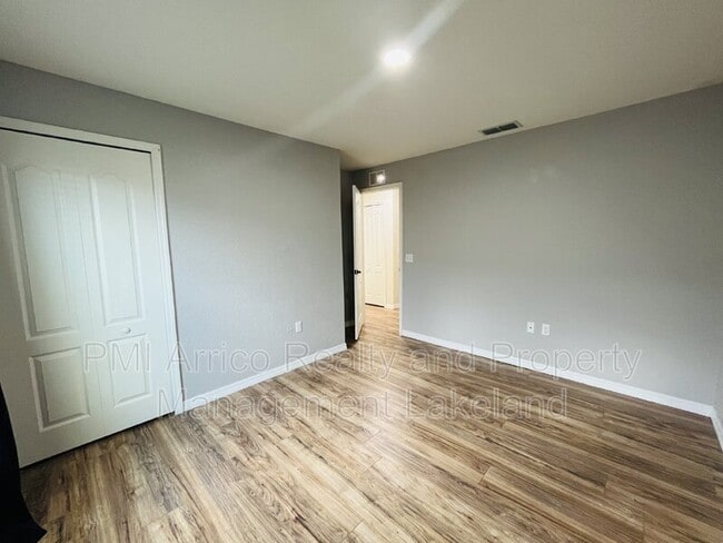 Building Photo - 3519 Kenwood Crossing