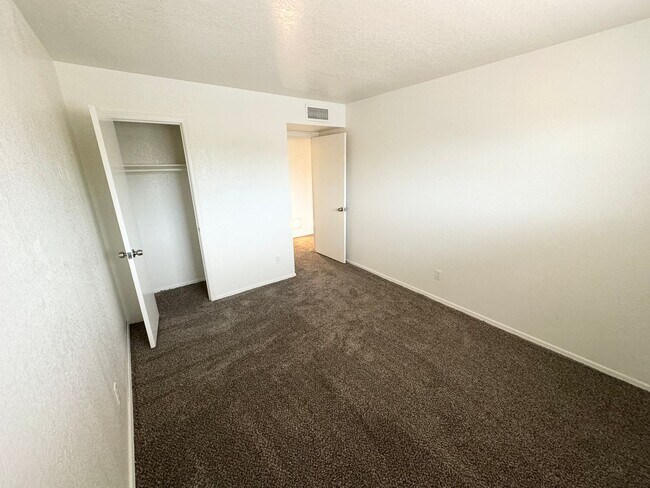 Building Photo - Stunning 4 Bedroom/2.5 Bath Home in Ahwatukee