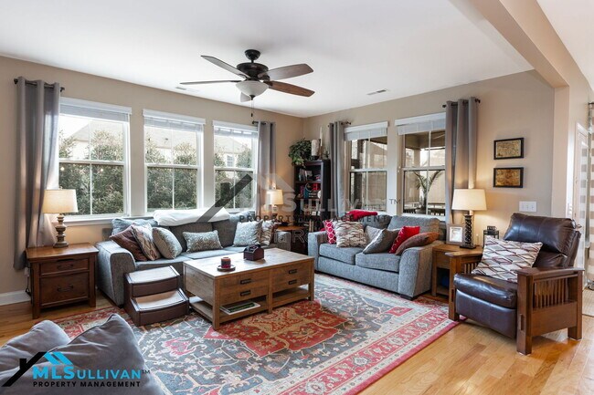 Building Photo - 913 Beech Glen Dr