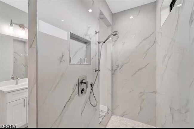 Building Photo - 3222 SW Santa Barbara Pl