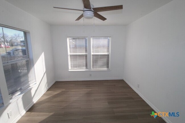 Building Photo - 1003 Estelle Ave