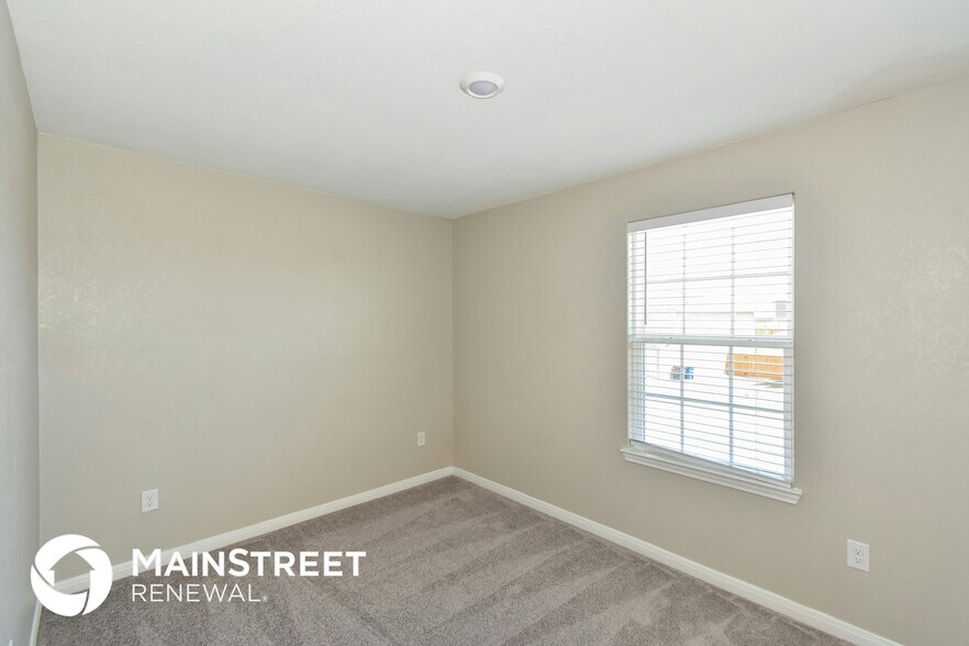 Building Photo - 3223 Begonia Bend