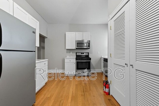 Building Photo - 24 S Davis Ave