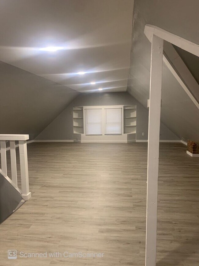 Building Photo - 2008-2010 Wayne Ave