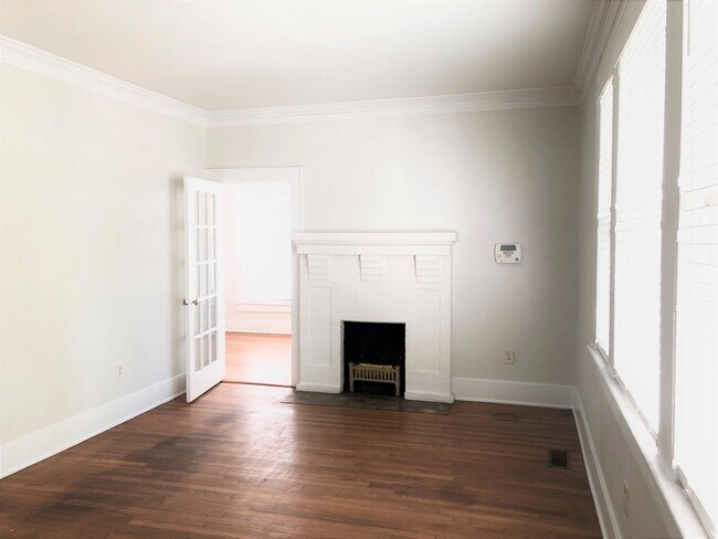 Building Photo - 516 E 48th St