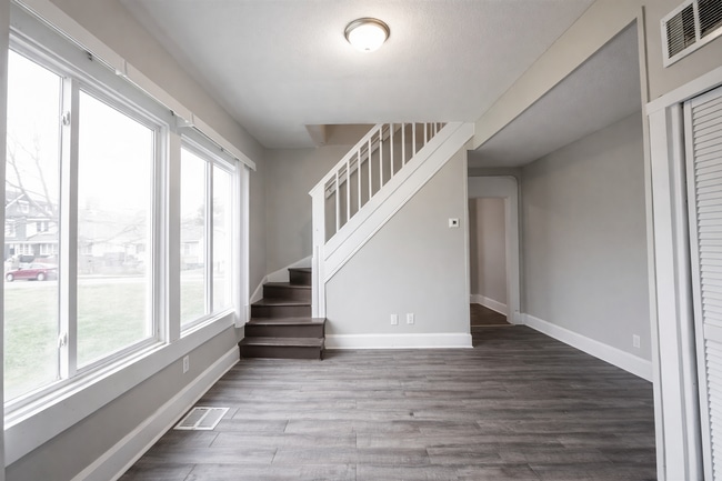 Building Photo - 17 S Tuxedo St