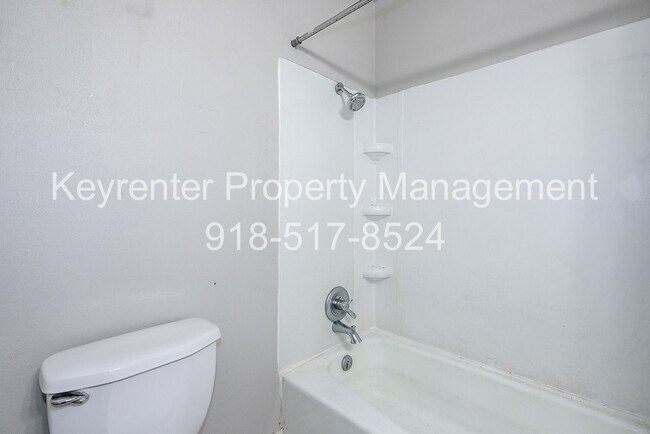 Building Photo - 2 Bed | 1 Bath East Tulsa with Spacious Back yard!