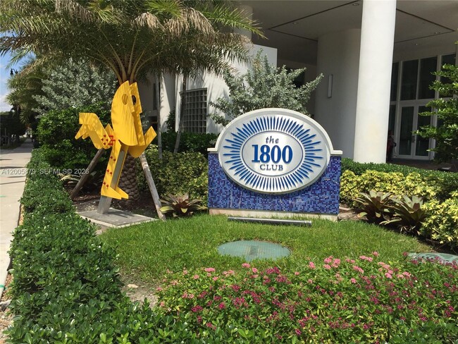 Building Photo - 1800 N Bayshore Dr