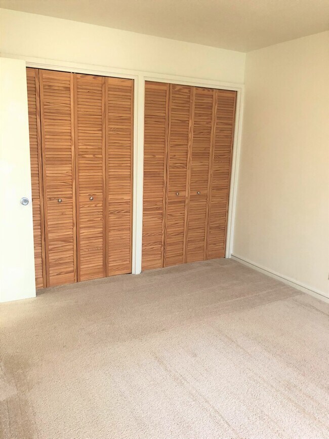 Building Photo - Kapiolani Towers - 2 Bedroom 1 Bath 1 Park...