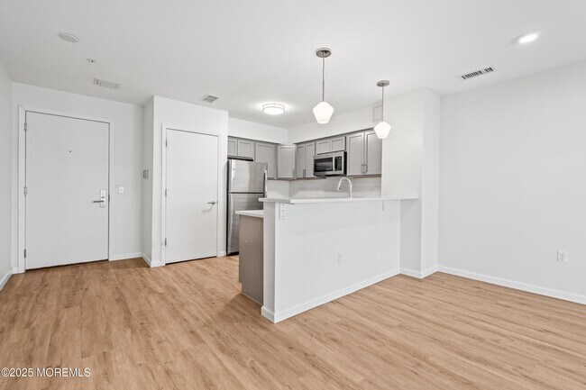 Building Photo - 165 Pavilion Ave