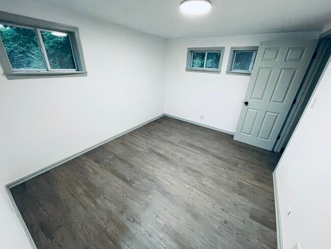 Building Photo - 1504 Stamm Ave