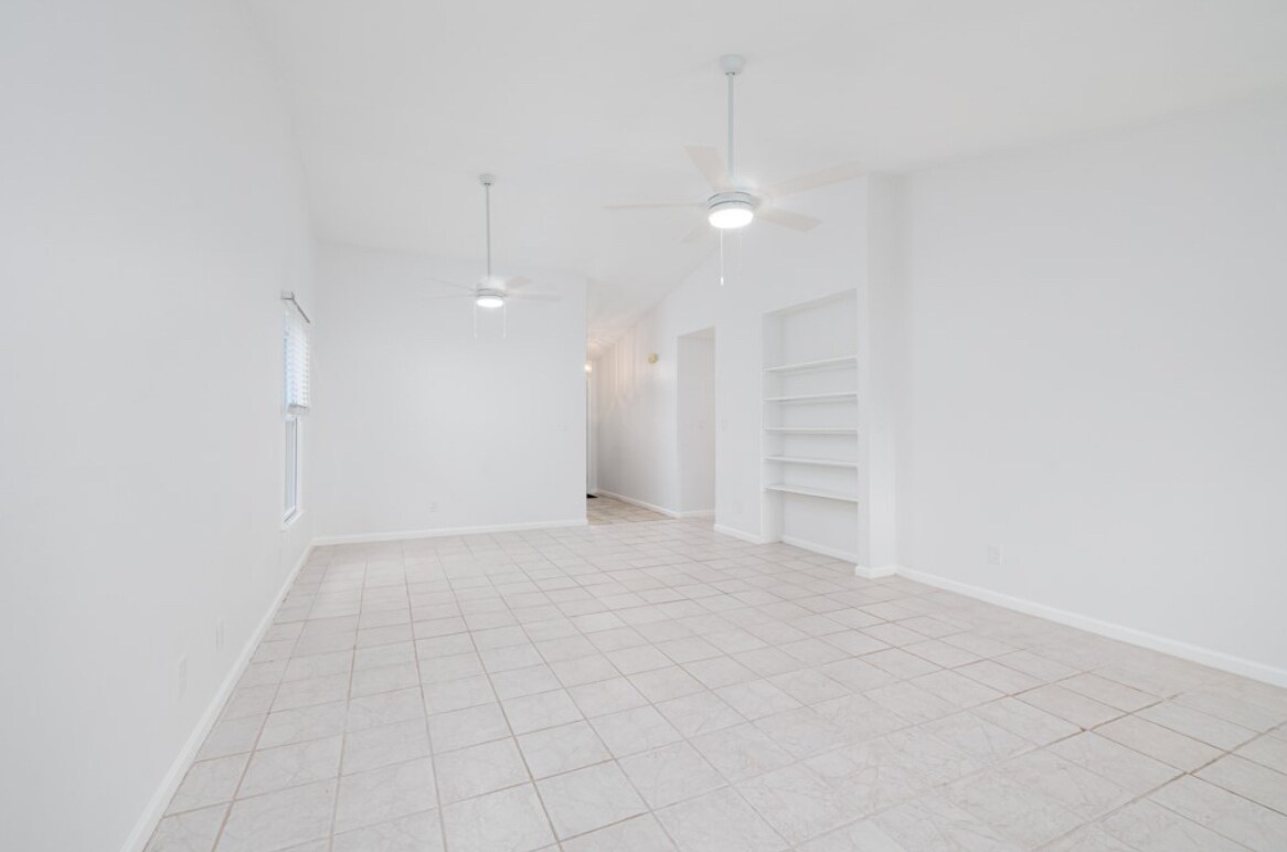 Building Photo - 1705 Maryus Ct