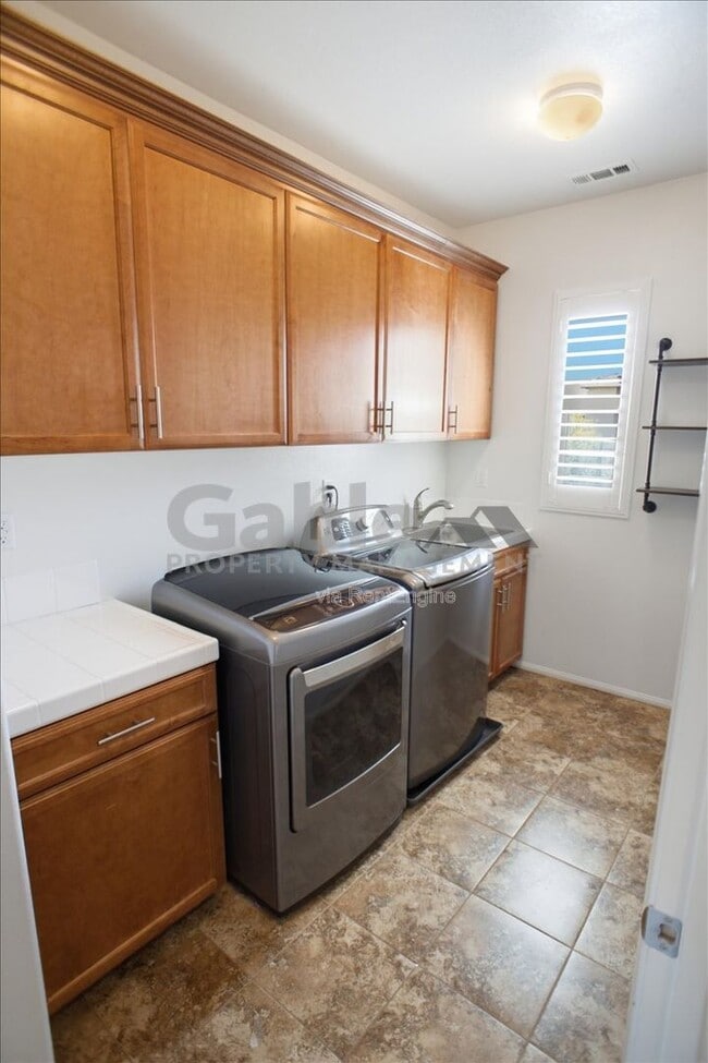 Building Photo - 28625 Stonegate Ct