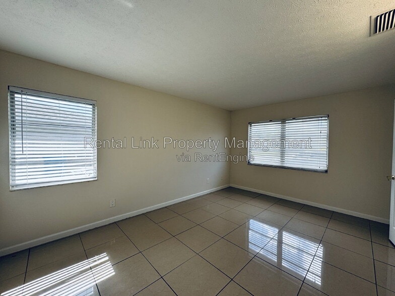 Building Photo - 3619 SE 9th Pl