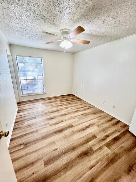 Building Photo - 1116 Lemon Dr