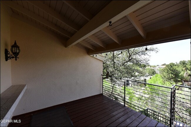Building Photo - 5852 Mira Serena Dr