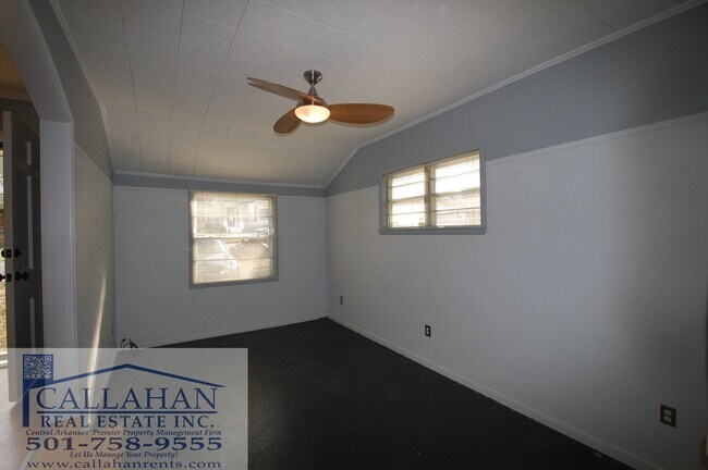 Building Photo - Park Hill 2 Bedroom Home