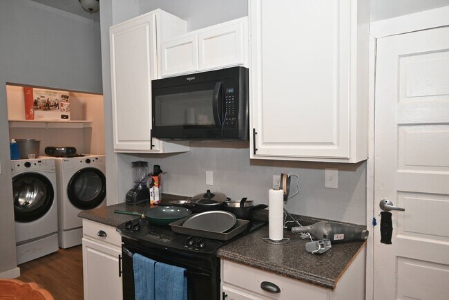 Building Photo - 1908 10th St