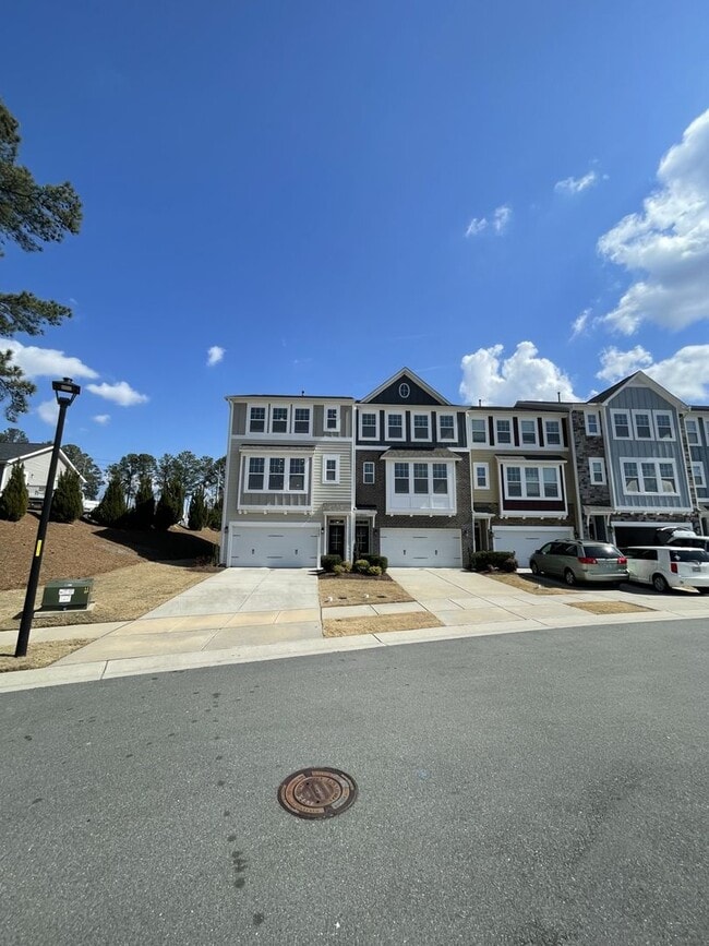 Building Photo - 3 Bd 3.5 Ba end unit townhouse