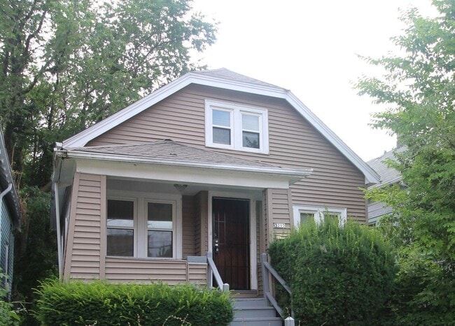 Building Photo - 3215 W Auer Ave