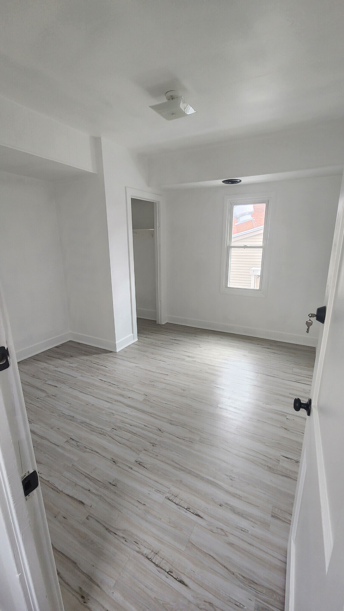 Building Photo - 42 W Main St