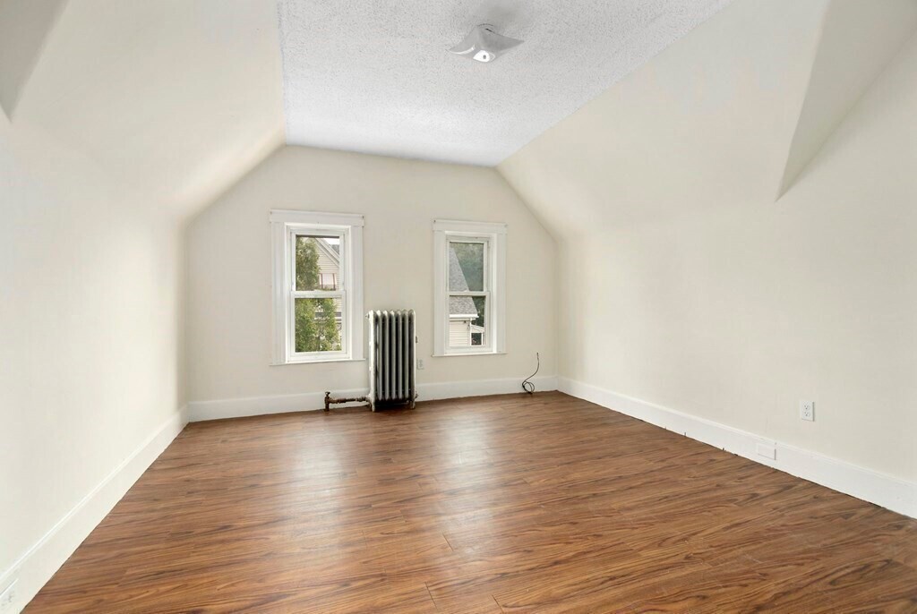 Building Photo - 86 Elm St