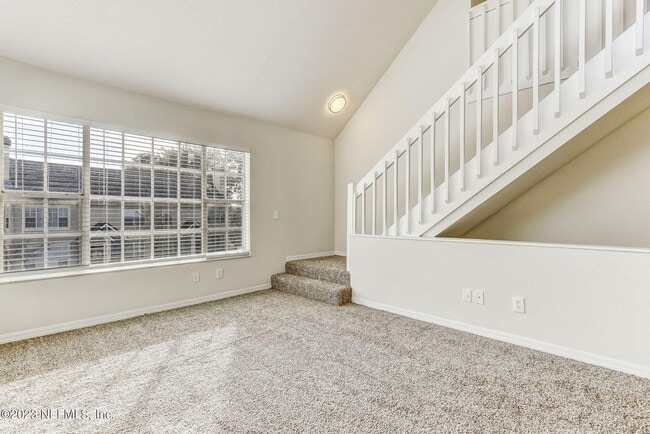 Building Photo - 13700 Richmond Park Dr N