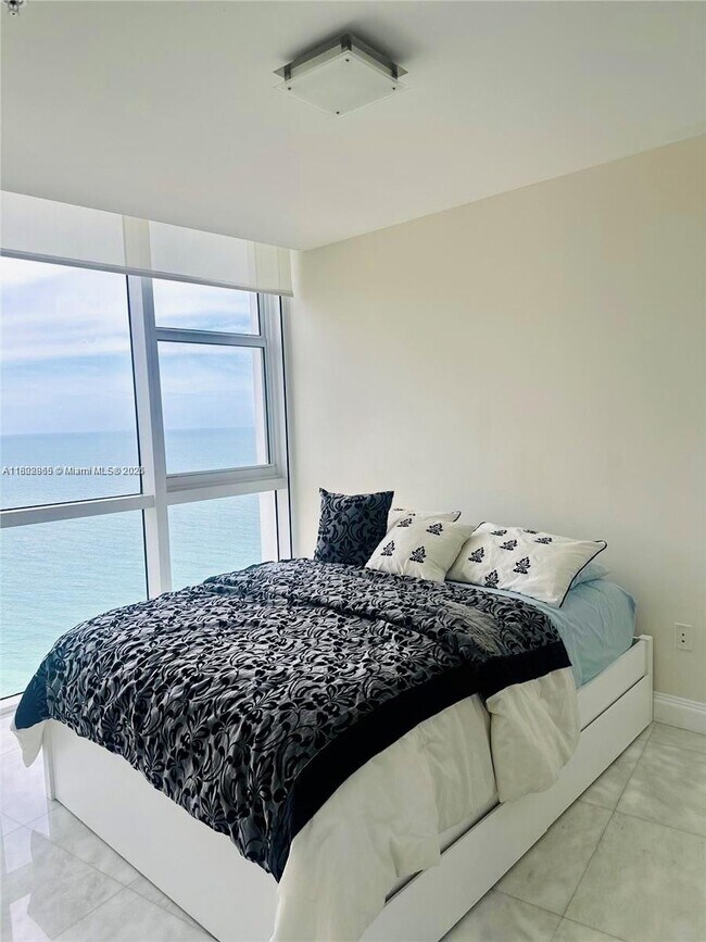 Building Photo - 18201 Collins Ave