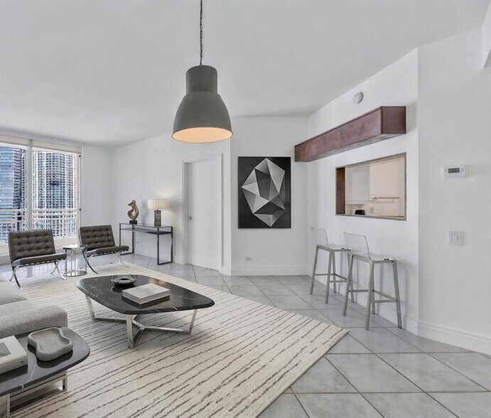 Building Photo - 888 Brickell Key Dr