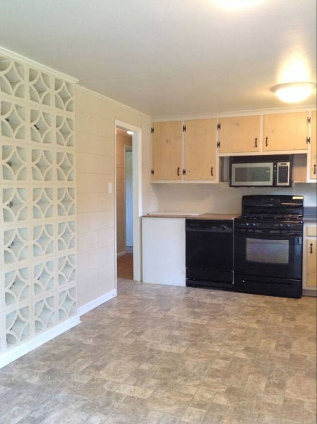 Building Photo - COMING SOON!! Charming 3-Bedroom, 1-Bath H...