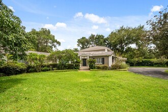 Building Photo - Winter Park Pool Home on half acre lot, st...