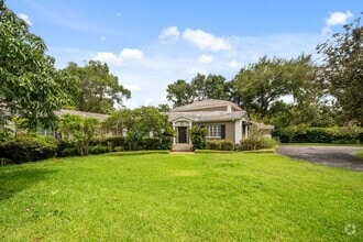Building Photo - Winter Park Pool Home on half acre lot, st...