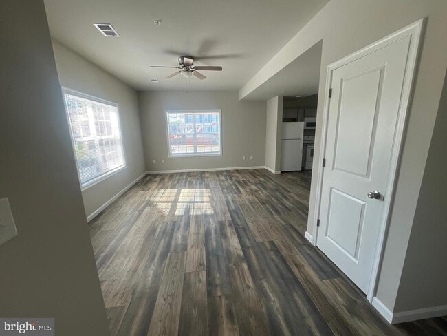 Primary Photo - 36 Dahlgren St