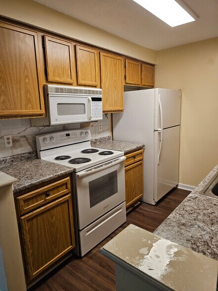 Building Photo - 7951 Sunset Cove Dr
