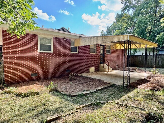 Building Photo - Dreamy 3-Bedroom