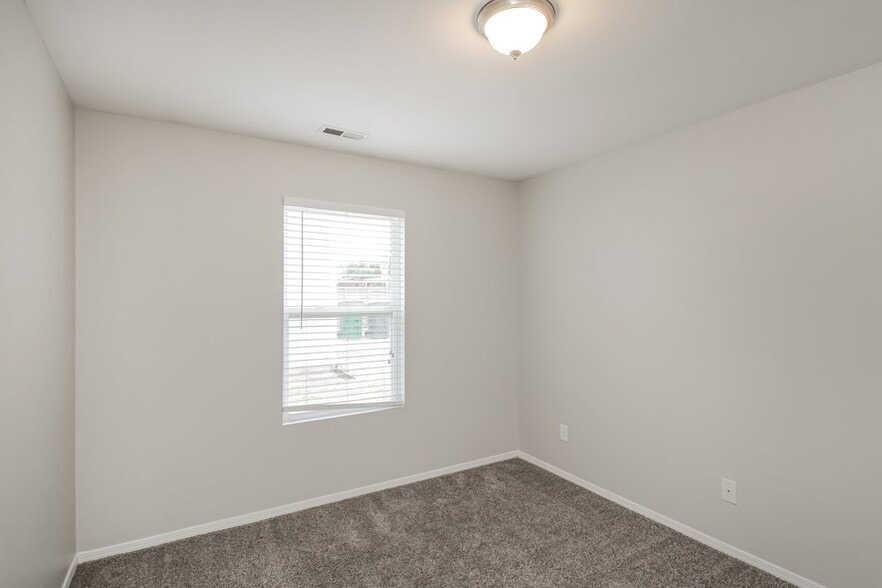 Building Photo - 8145 Rosberg Ln