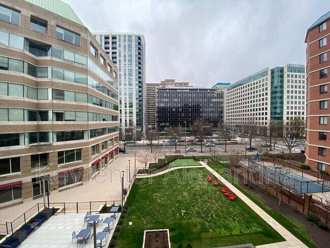 Building Photo - 1001 N Randolph St