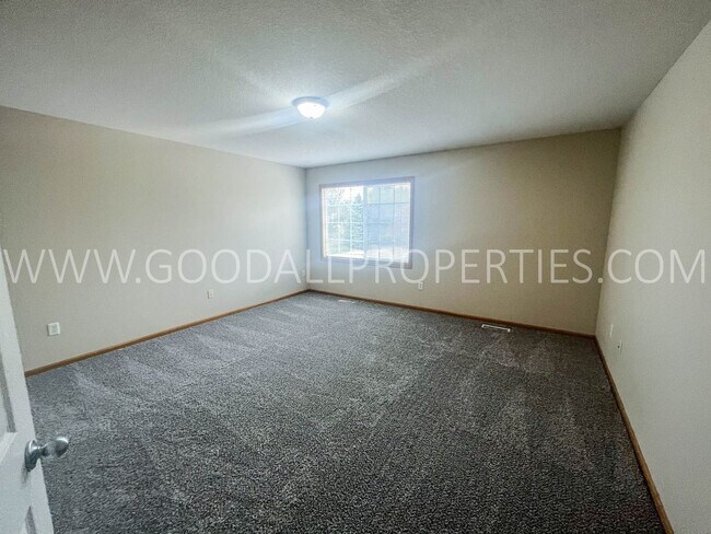 Building Photo - Wonderful 2 Bedroom, 2 Bath Townhome in Norwalk