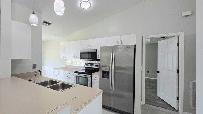 Building Photo - 8013 Sandpiper Rd