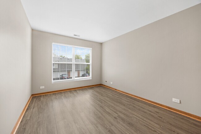 Building Photo - 5S560 Paxton Dr