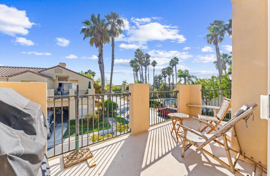 Building Photo - 35 Fleurance St