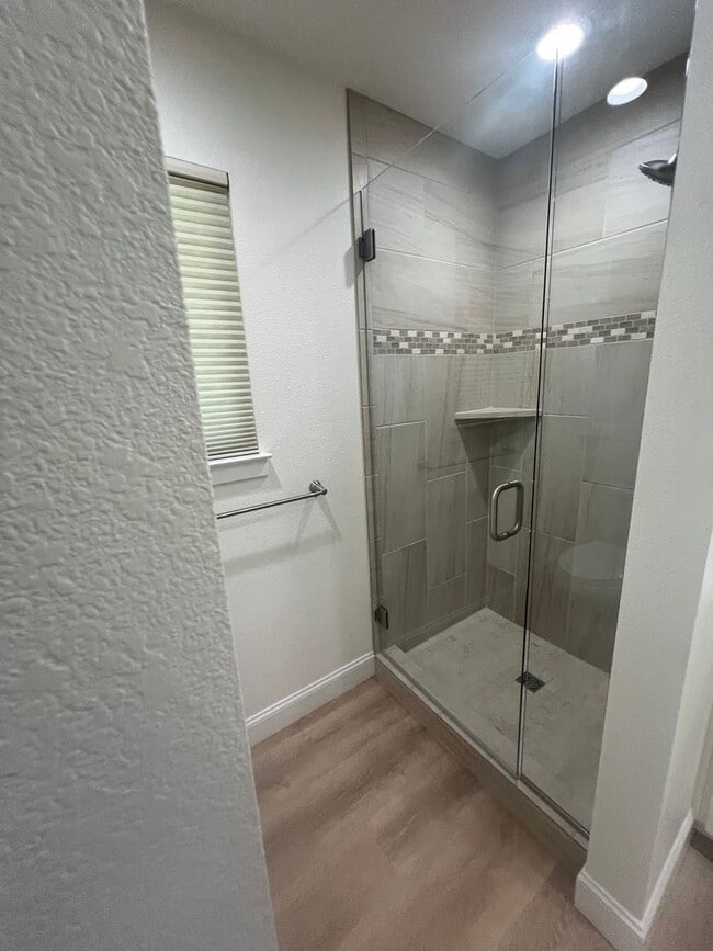 Building Photo - Beautiful Updated West Redding Home!