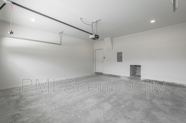 Building Photo - 1904 Cypress Ln