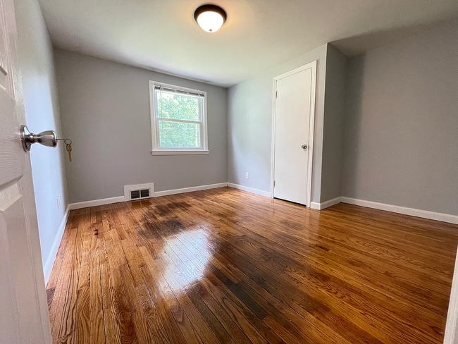Building Photo - 32 Aldrew Terrace