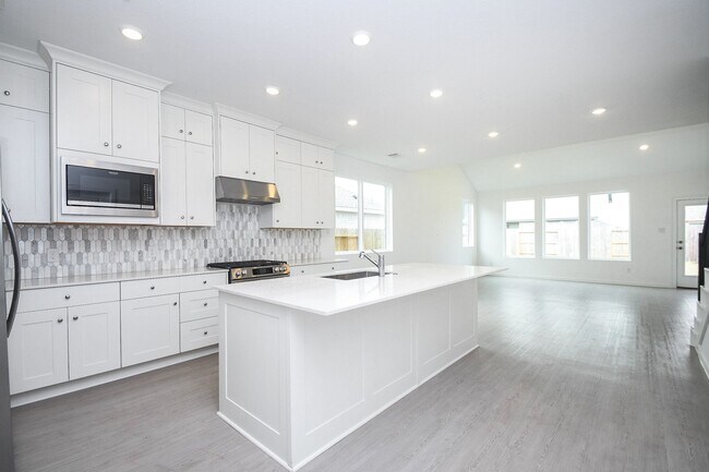 Building Photo - 6319 Seafoam Lake Dr