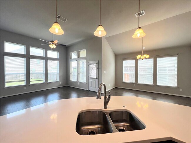 Building Photo - 613 Palmilla St